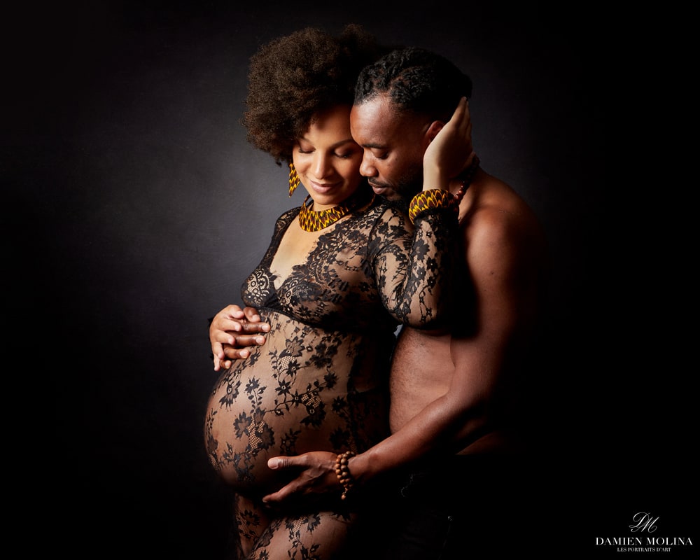 Portrait de grossesse en clair-obscur à Strasbourg (67) - Damien Molina - Photographe photographe grossesse strasbourg couple 7