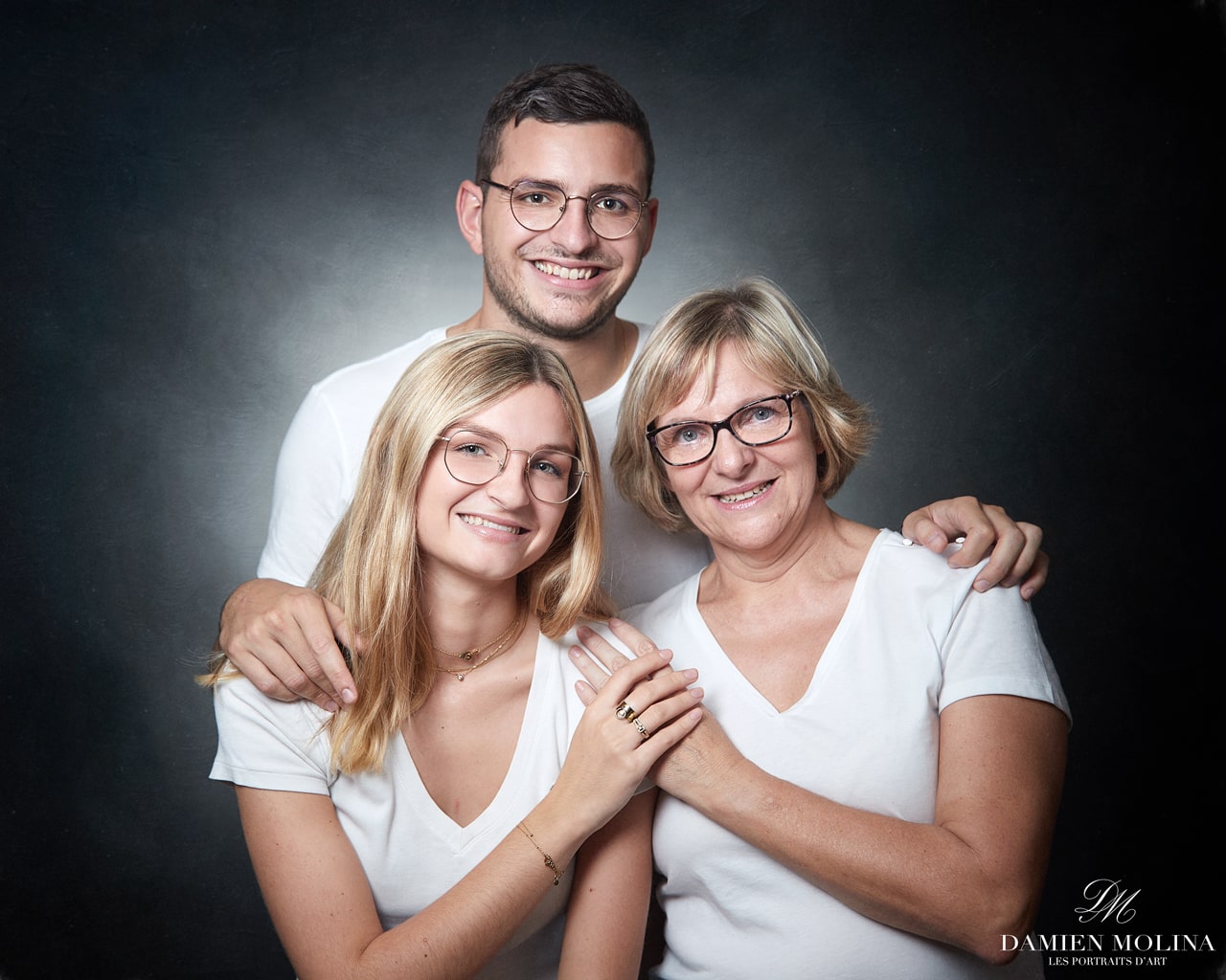 Portrait d’une fratrie lors d’une séance photo famille - Damien Molina - Photographe photographe portrait alsace , shooting en famille